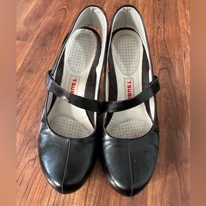 Tsubo black Mary Jane platform heels - leather and suede